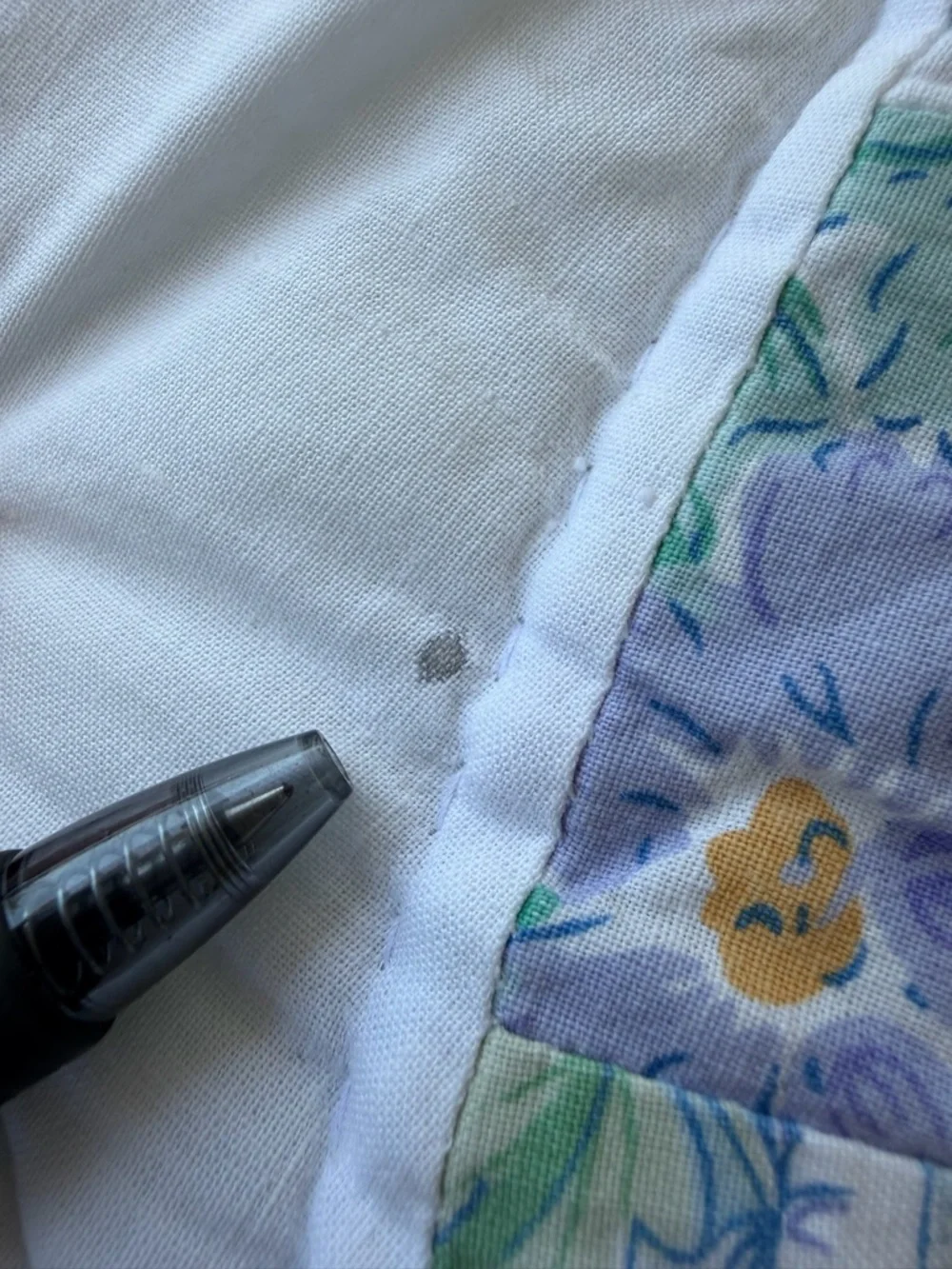 VTG Double Wedding Ring Quilt Hand Quilted Scalloped Edges Cottage Shabby King